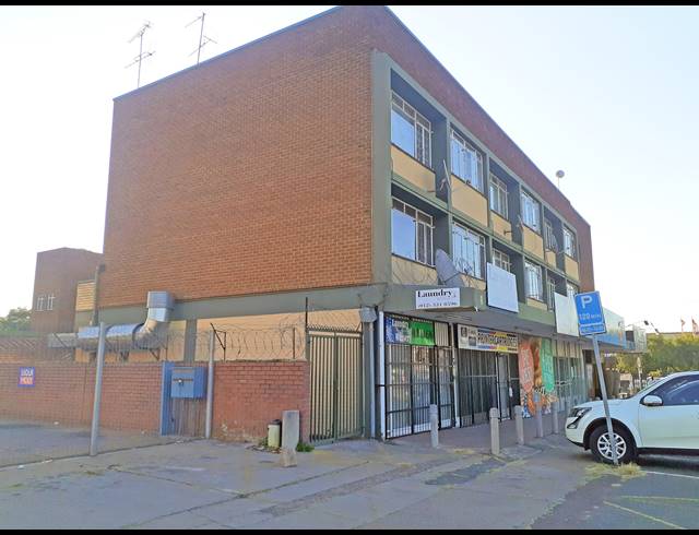 1,700M² BUILDING FOR SALE IN RIETFONTEIN